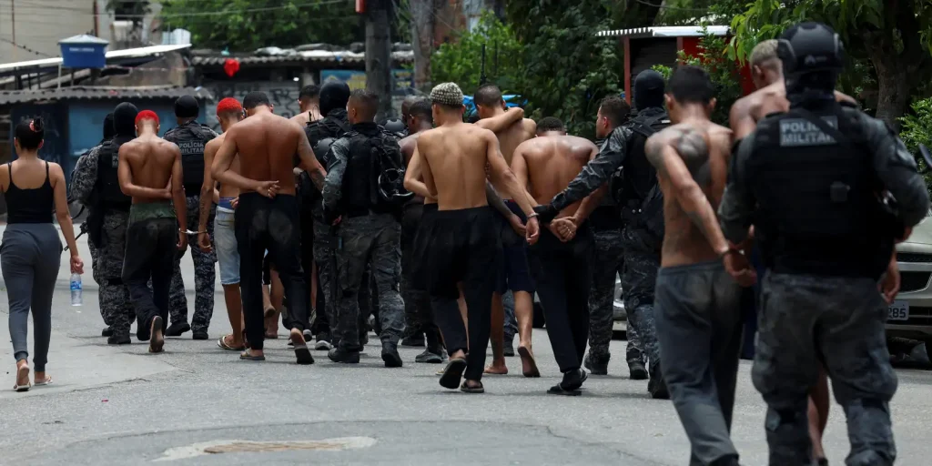 Operation in Rio leaves 18 suspects dead and 56 arrested