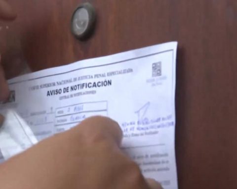 PJ official posted a notice on Dina Boluarte's door after not being attended to