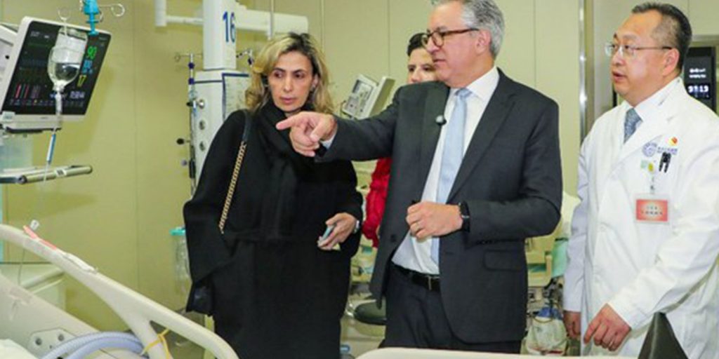 Padilha visits smart hospital model in China