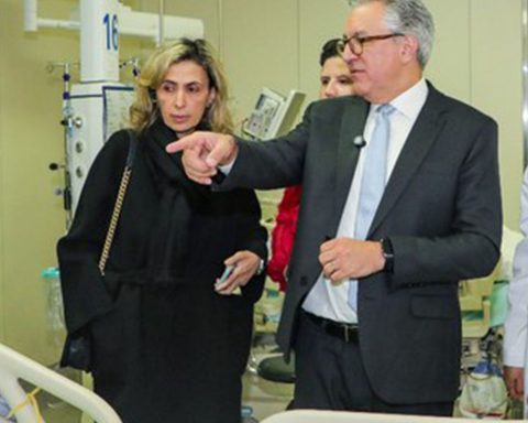 Padilha visits smart hospital model in China