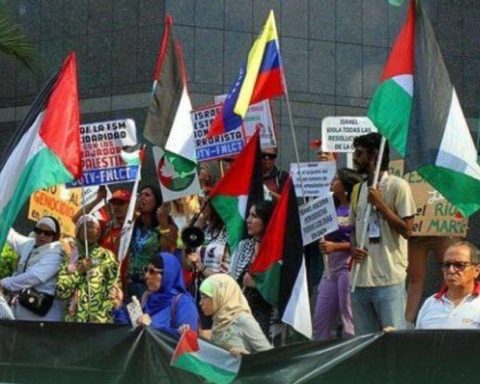 People of Caracas raised his voice in front of the UN before the Israeli genocide