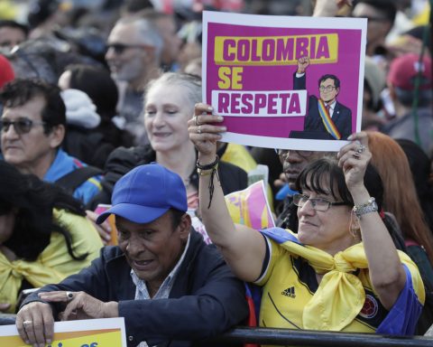 Petro calls US sanction “arbitrary” and mobilizes popular support in Colombia