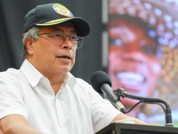 Petro denounces attempted censorship after the CRC requests the mass media