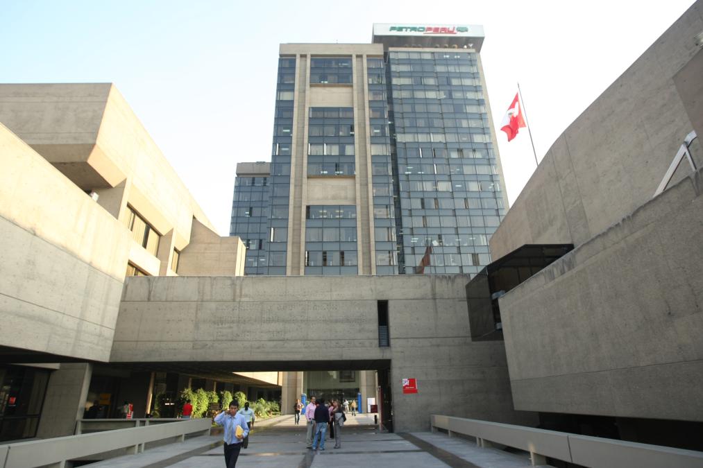 'Petrocambios' without Dina as godmother