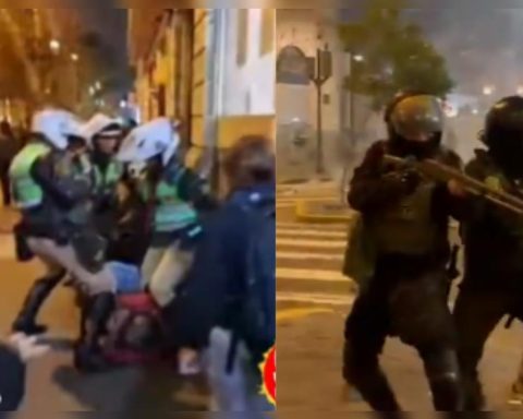 Police officers were recorded pointing guns and kicking protesters in the head: "Come out, I'm going to shoot you, ah"