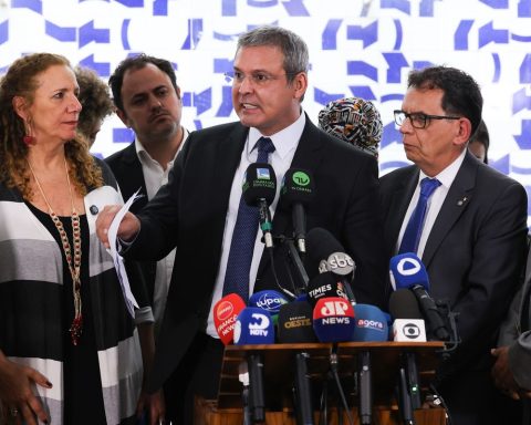 Police operation in Rio receives criticism and defense from federal deputies