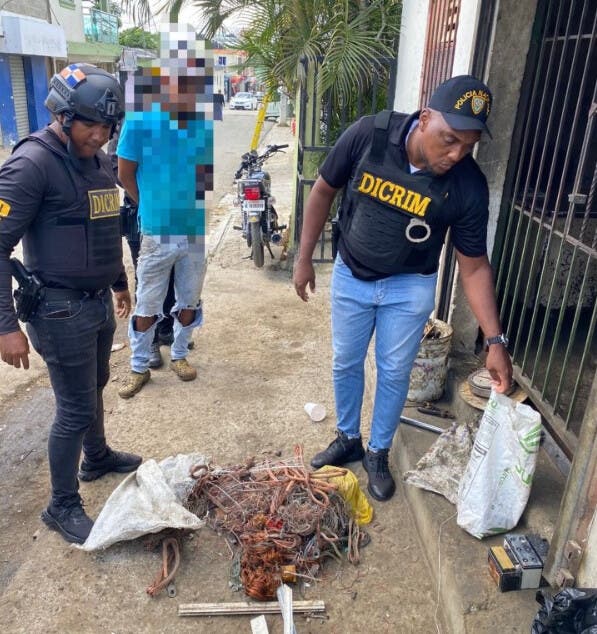 Policía recupera cables y tuberías robadas de la Catedral Santiago Apóstol el Mayor y arresta al presunto autor