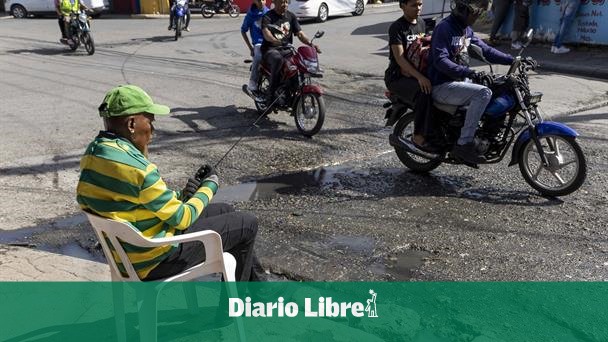 Poor drainage deteriorates the main street of Ensanche Altagracia