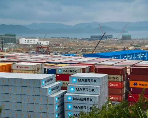 Port fees in China and the US alter the flow of goods and raise tariffs