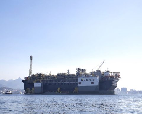 Pre-salt auction sells 5 of the 7 blocks offered; premium reaches 251.63%