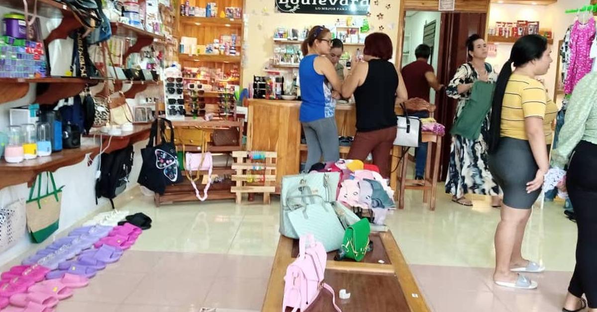 Private workers in Cuba resist joining the single union