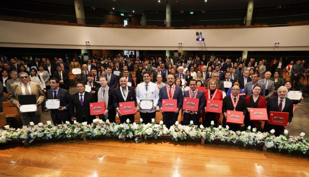 Public and private institutions join together "Democracy League" of the JNE