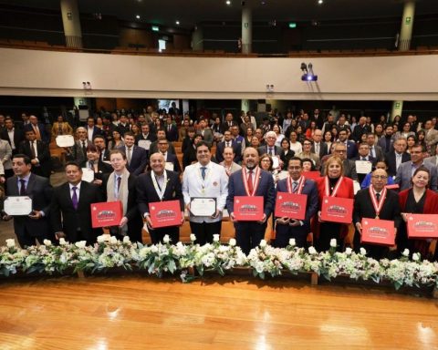 Public and private institutions join together "Democracy League" of the JNE