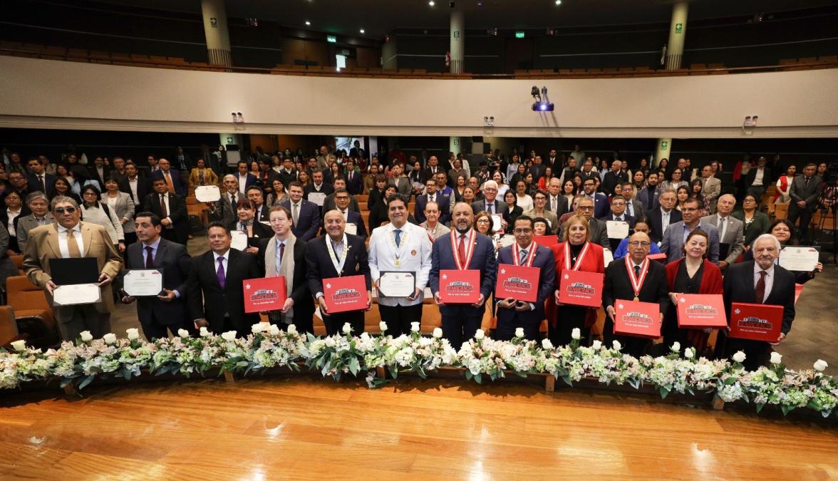 Public and private institutions join together "Democracy League" of the JNE