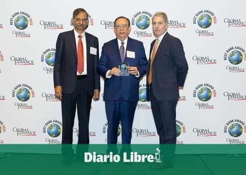Publication awards recognition to Valdez Albizu