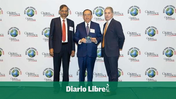 Publication awards recognition to Valdez Albizu