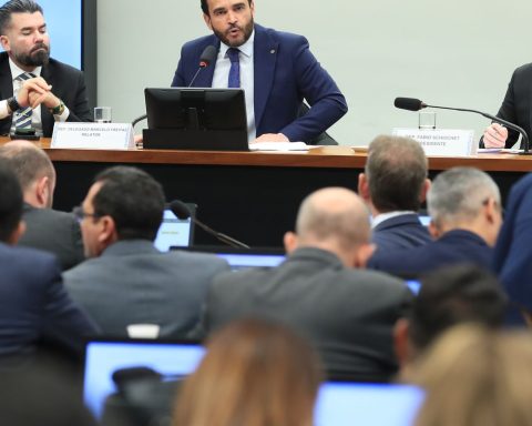 Rapporteur votes to archive Eduardo Bolsonaro's impeachment process