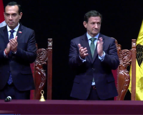 Renzo Reggiardo sworn in as the new mayor of Lima (VIDEO)