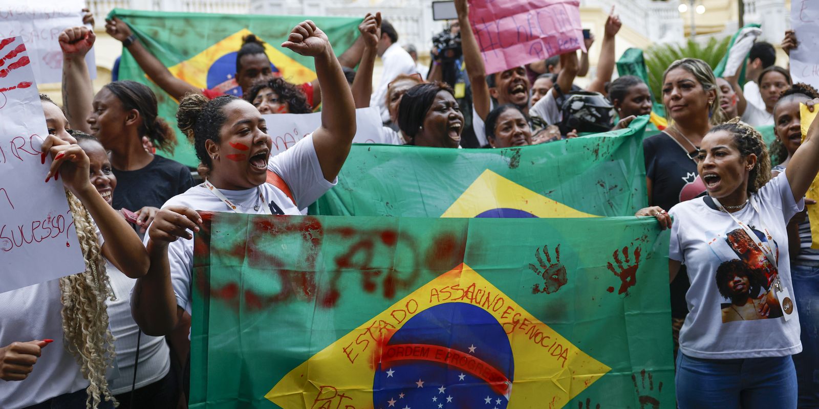 Residents of Alemão and Penha protest against deaths in operation
