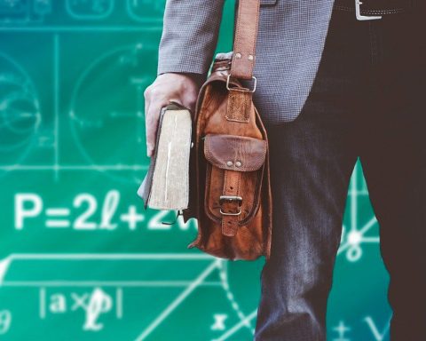 Rio teachers denounce schools that do not pay salaries