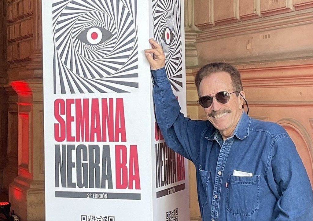 Rodolfo Pérez Valero flies south with the Cuban police officer in his suitcase