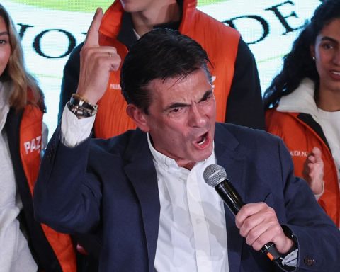 Rodrigo Paz is elected president of Bolivia amid economic crisis