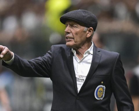 Russo's ashes will rest in several Argentine stadiums