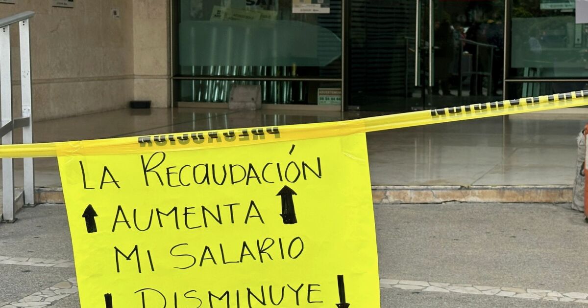 SAT workers begin protest "drooping arms"