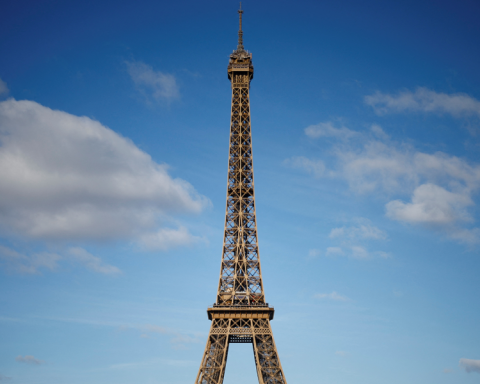 S&P downgrades France's rating from AA to A+ "uncertainty" about their public finances