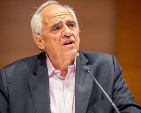 Samper criticizes US interference in the Caribbean