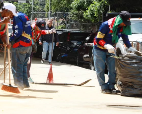 San Carlos Barracks and Plaza 4F are recovered in Caracas