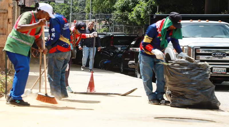 San Carlos Barracks and Plaza 4F are recovered in Caracas