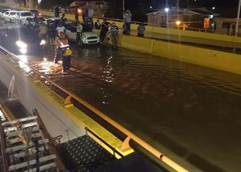 Santiago: traffic chaos due to flooding after heavy rains