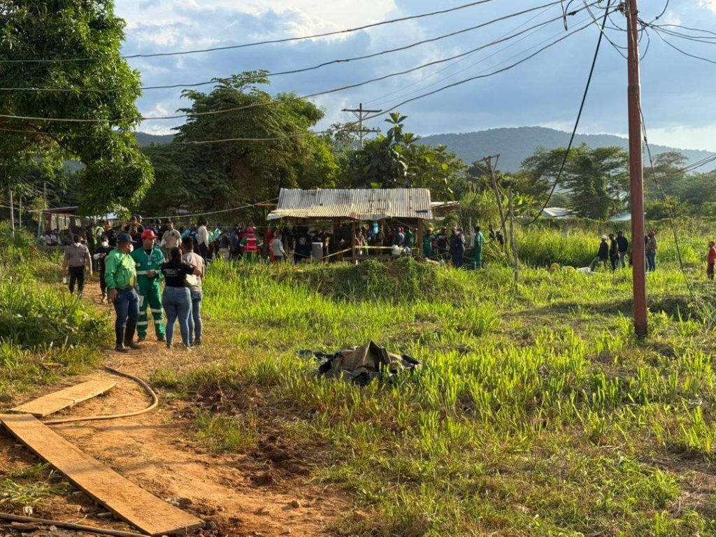 Search continues for miners trapped in gold mine in Callao