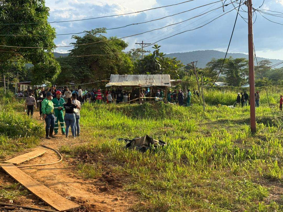 Search continues for miners trapped in gold mine in Callao