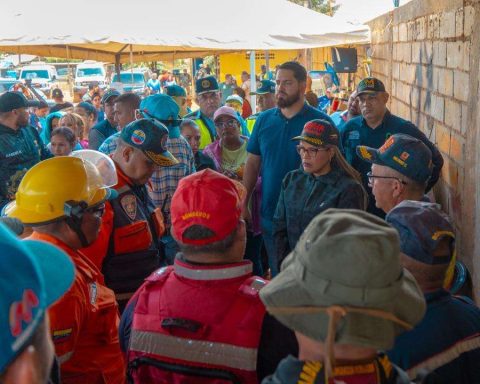 Search continues for the 14 miners in El Callao after 36 hours