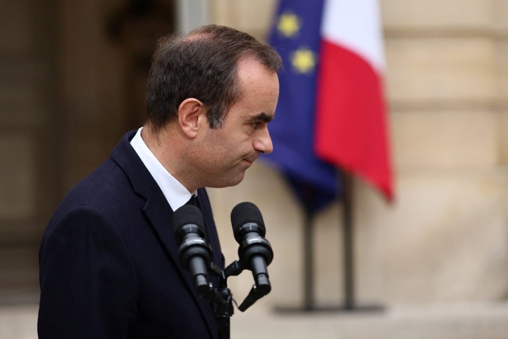 Sébastien Lecornu's unexpected renunciation puts the Macron government head