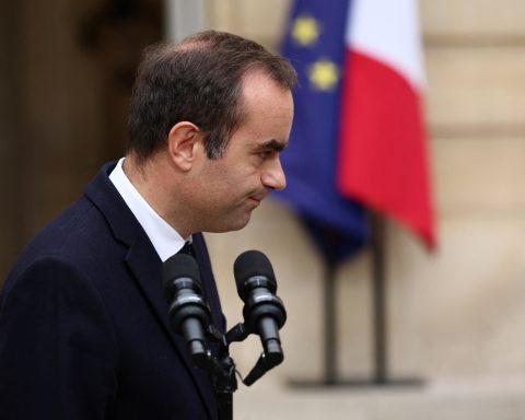 Sébastien Lecornu's unexpected renunciation puts the Macron government head