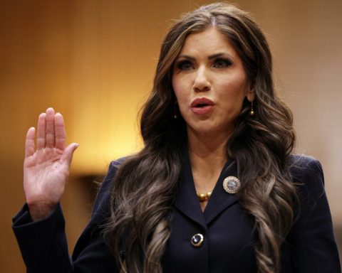 Secretary of Homeland Security takes on country music star