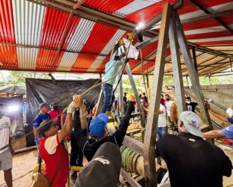 Seventh body recovered from Cuatro Esquinas mine in El Callao