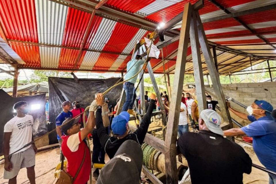 Seventh body recovered from Cuatro Esquinas mine in El Callao