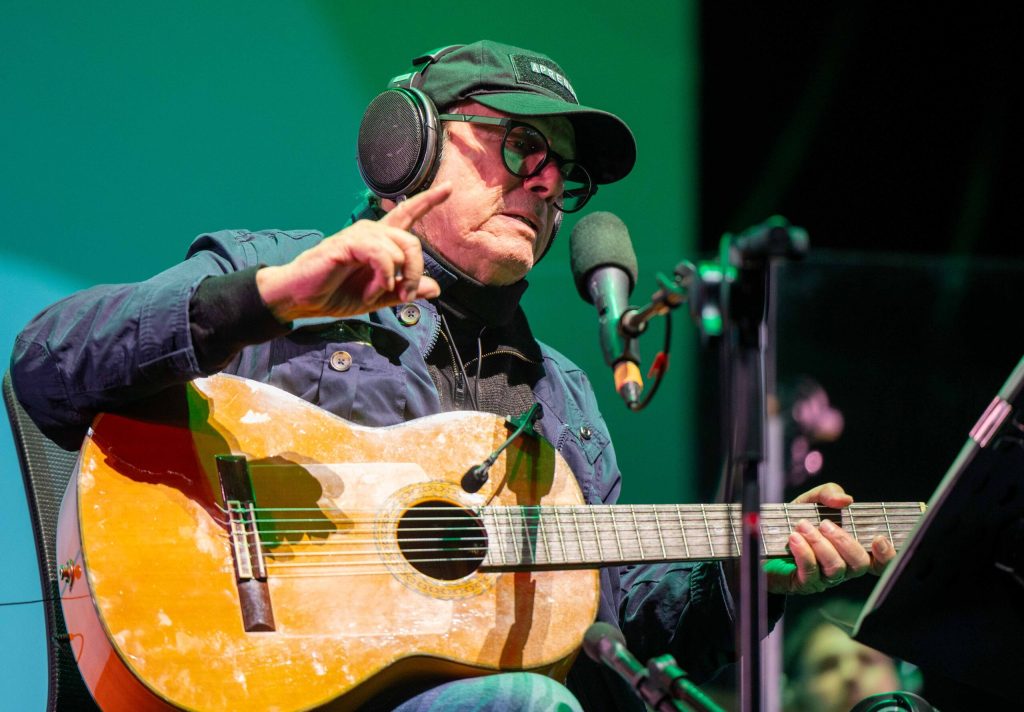 Silvio Rodríguez in Peru: the virtue of accompanying