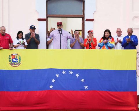 Sovereignty, peace and civil-military-police union, national shield against the imperial siege