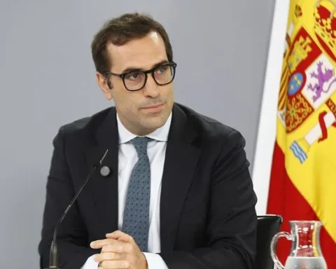 El ministro de Economía, Comercio y Empresa de España, Carlos Cuerpo, durante la rueda de prensa tras el Consejo de Ministros celebrado este martes