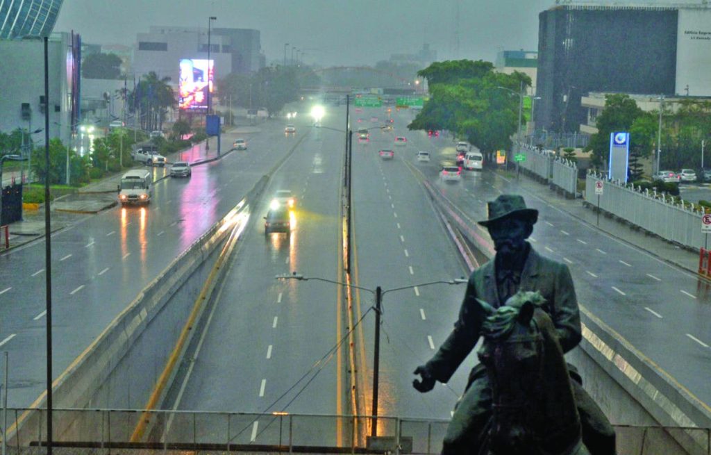 Calles en Santo Domingo casi desiertas: Medidas contra la tormenta tropical Melissa
