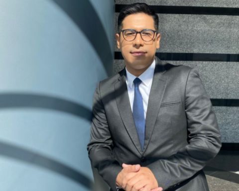 Subjects without identification and dressed in black disappeared journalist Joan Camargo