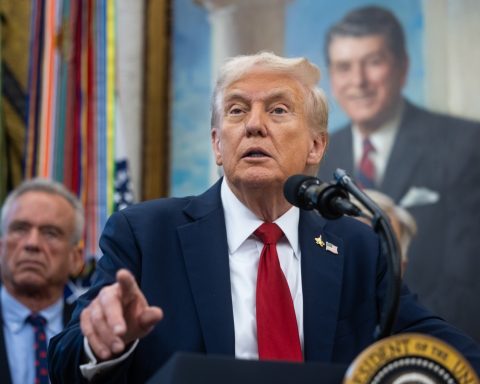 Survey: 54 % of voters disapprove of Trump's management