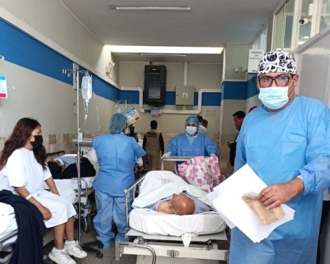 Tacna: Patients admitted to emergency are treated in Essalud corridors