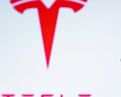 Tesla shares rise 5% after call to approve Elon Musk's salary package