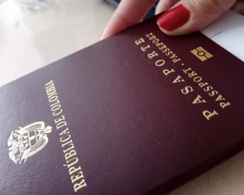The Attorney General's Office demands the agreement with Portugal for the production of passports